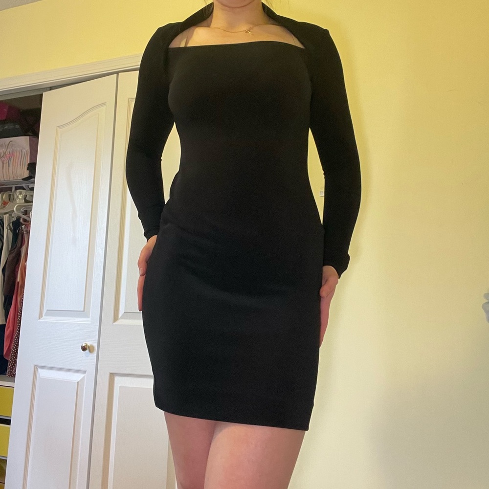 Black Elegant Sheath Dress with Raglan Sleeves and Crew Neck - Size 7 or Medium